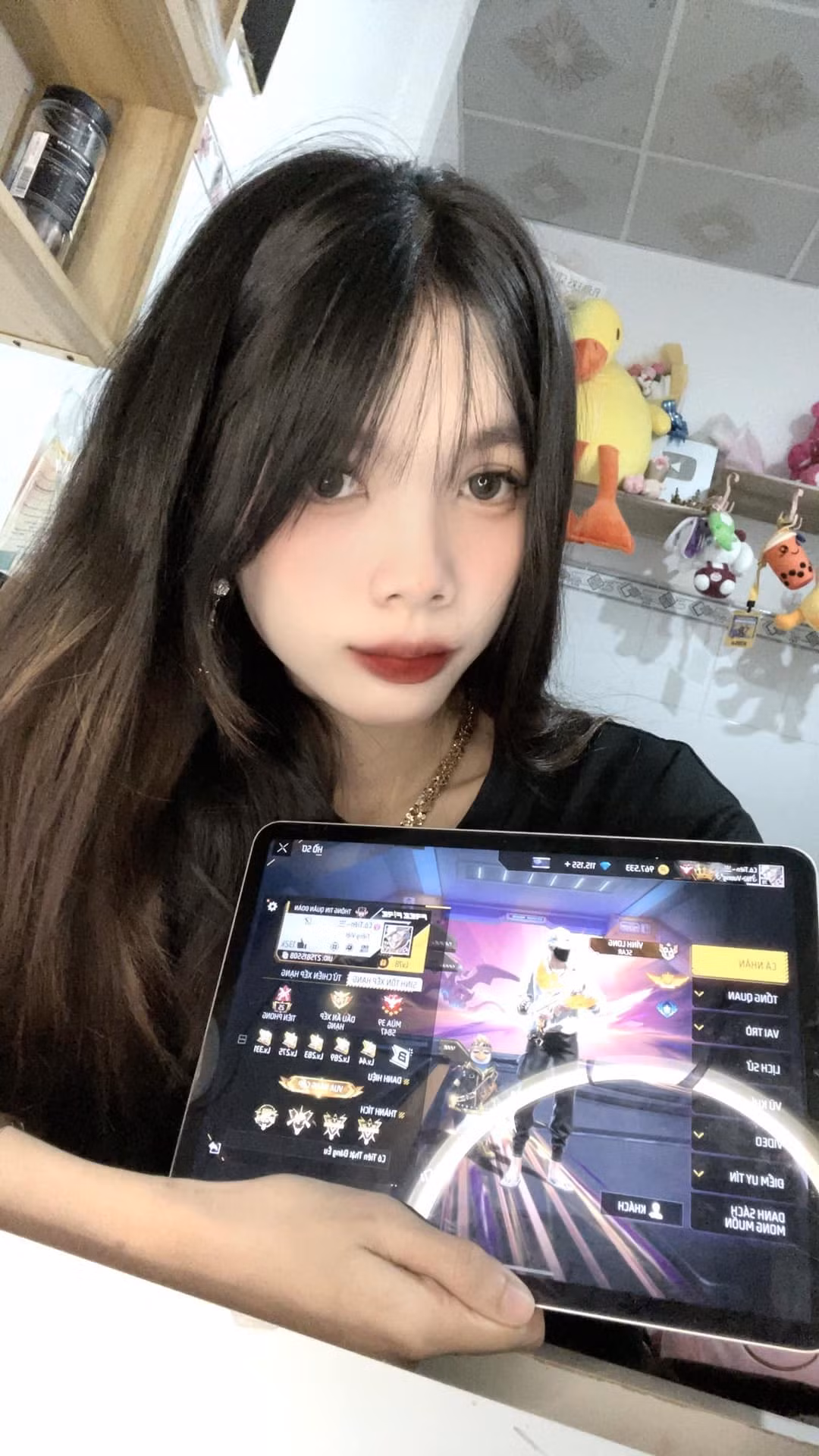 Với sự hỗ trợ từ chồng, cô học dựng clip, xây kênh TikTok và kiên trì xây dựng thương hiệu cá nhân. (Ảnh: FBNV)