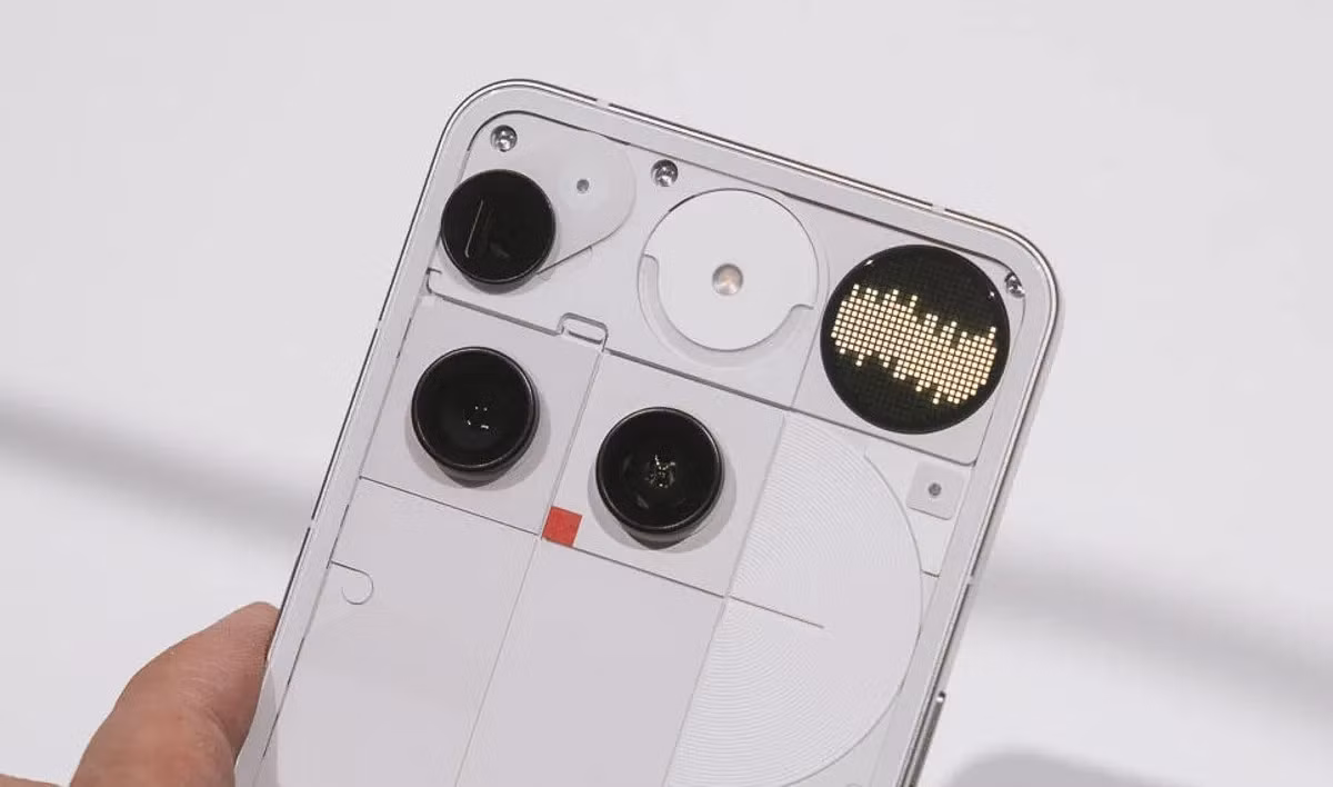 Camera 50MP ba ống kính và công nghệ TrueLens Engine 4 mang lại ảnh chụp sắc nét, xử lý HDR nhanh hơn 125%.(Ảnh: CNET)