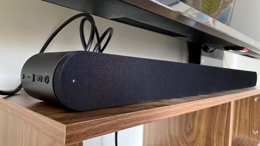 Điều này đặc biệt ảnh hưởng đến soundbar, thiết bị vốn được thiết kế để tái tạo âm thanh đa lớp như hiệu ứng vòm, tiếng nổ hay đối thoại rõ nét trong phim ảnh.