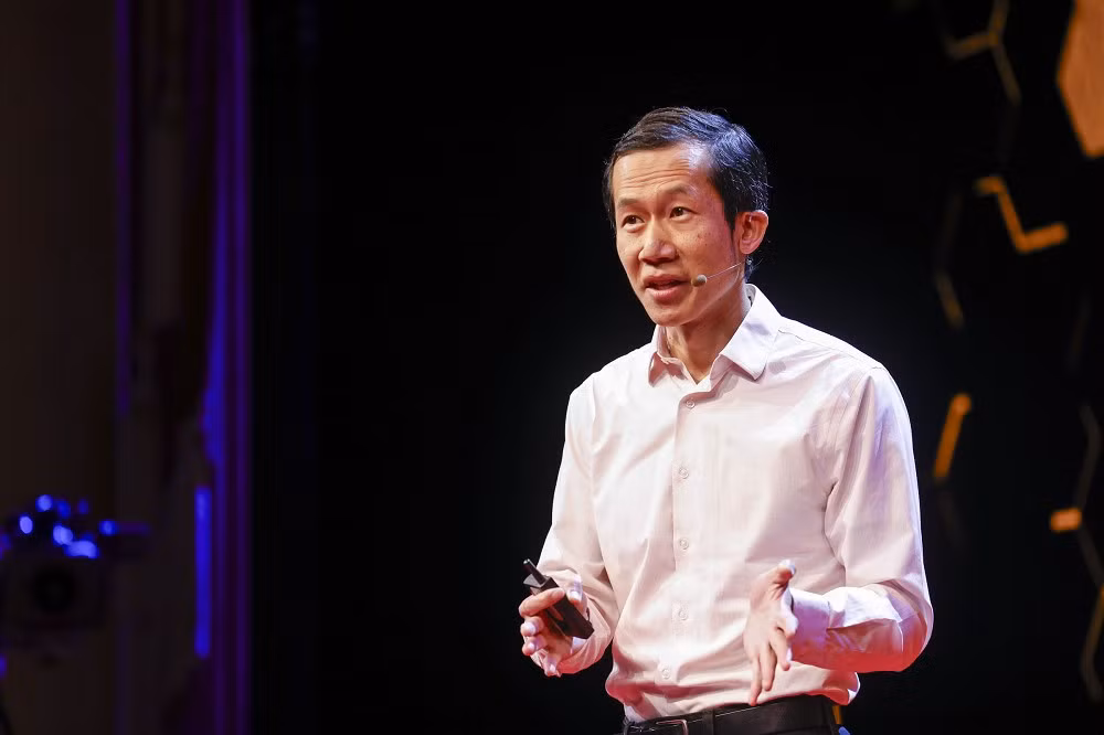 Percy Liang, đồng sáng lập Together AI, nhận định mô hình open-weight giúp dễ dàng tùy chỉnh và áp dụng thực tế.