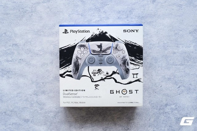 Với DualSense Ghost of Yotei, Sony đã biến một phụ kiện chơi game thành tác phẩm nghệ thuật đậm chất Nhật Bản. (Ảnh: Genk)