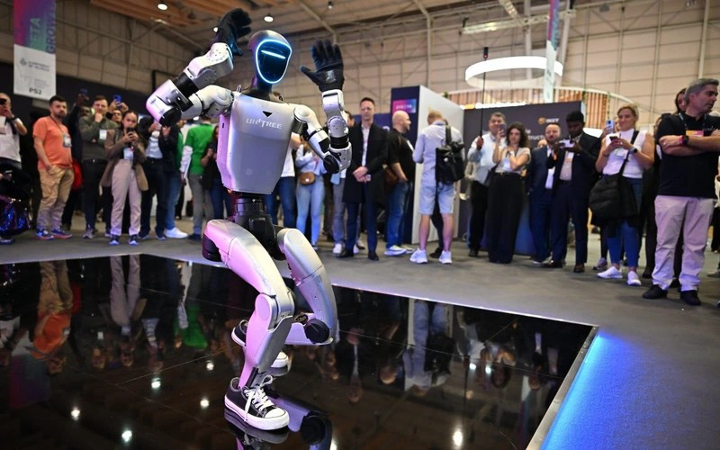 Bắc Kinh cảnh báo ngành robot hình nhân đang phát triển quá nóng với hàng trăm doanh nghiệp tham gia.