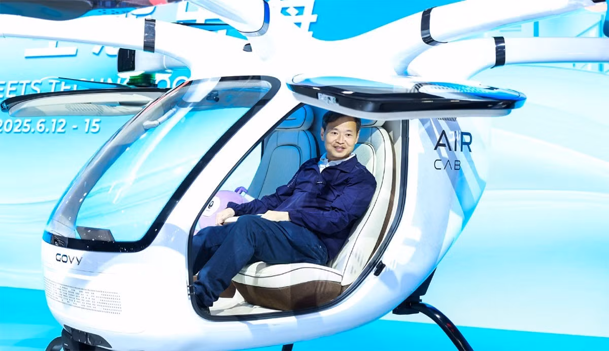 Xe có thể bay 30 km mỗi lần sạc và nạp đầy pin chỉ trong 25 phút nhờ công nghệ pin mật độ cao.(Ảnh: ofnews)