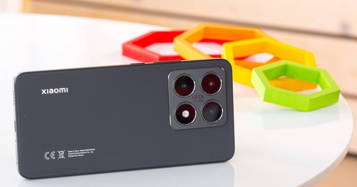 Đây là mẫu điện thoại lý tưởng khi bạn thường xuyên di chuyển dưới mưa hoặc làm việc trong môi trường dễ bị nước bắn.