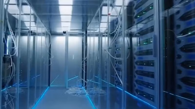 Altman thừa nhận tổng thể ngành AI cần bàn về năng lượng, và ông đang đầu tư mạnh vào điện mặt trời, gió và hạt nhân để giải quyết vấn đề này.