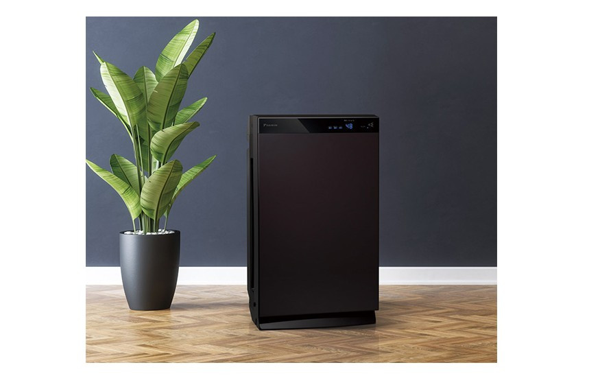 Riêng MCK55 kết hợp thêm Ion Plasma và chức năng tạo ẩm, giúp cân bằng độ ẩm, hạn chế khô da và khô họng khi dùng điều hòa.