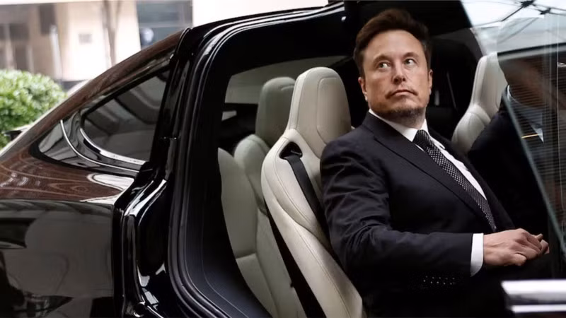 Elon Musk từng hứa hẹn Tesla sẽ đạt tự lái cấp độ 5 từ năm 2016 nhưng đến nay xe chỉ dừng lại ở mức hỗ trợ lái.