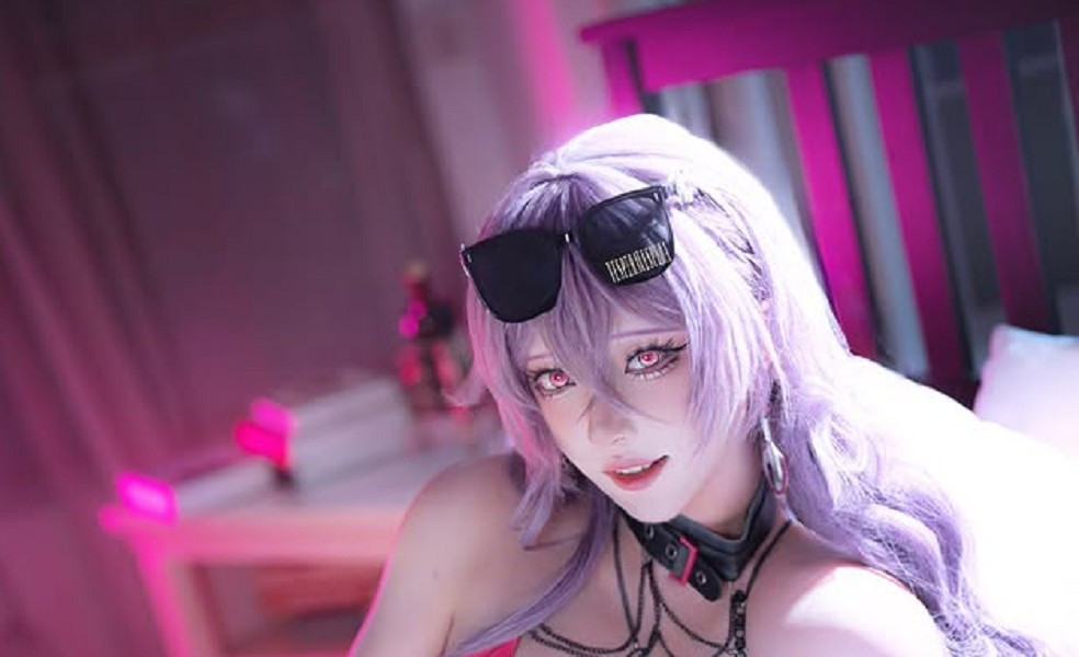 Mới đây, Takomayuyi khiến cộng đồng mạng “mất ngủ” với màn hóa thân thành Anonym trong game Gacha Ananta.