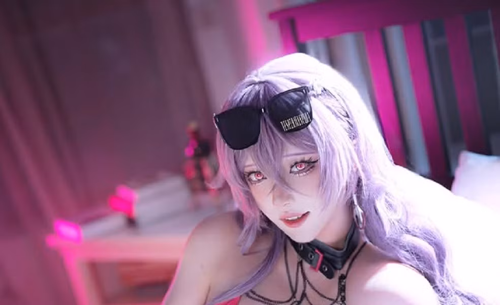 Mới đây, Takomayuyi khiến cộng đồng mạng “mất ngủ” với màn hóa thân thành Anonym trong game Gacha Ananta.