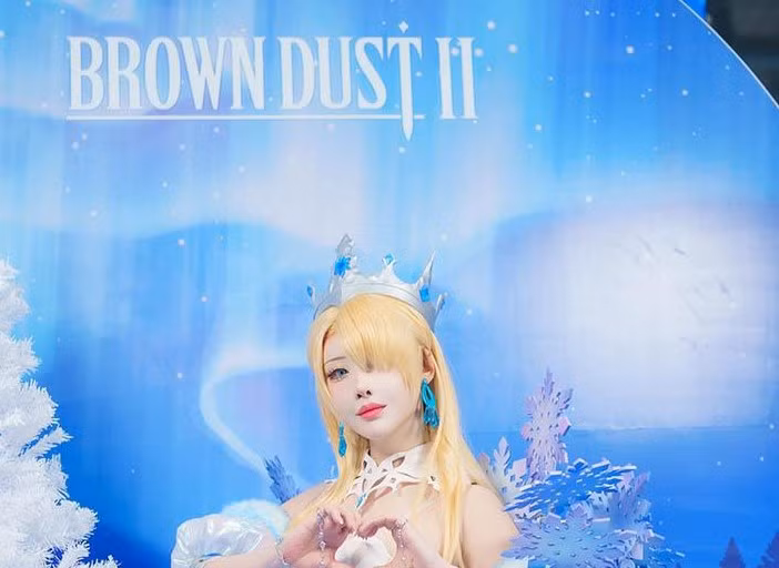 Sân khấu xanh băng giá nhưng màn trình diễn nóng bỏng khiến fan như thấy nhân vật bước ra đời thực.