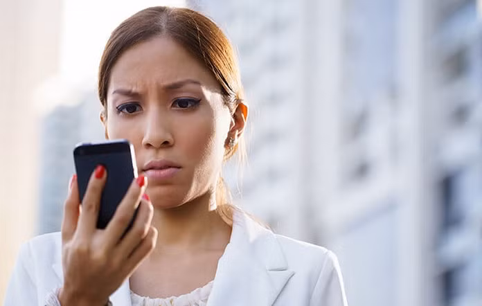 Một số cuộc gọi có khoảng trễ ngắn rồi mới có người lên tiếng.