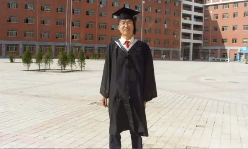 Hiện Xu sống tại Singapore và vẫn giữ thói quen không dùng mạng xã hội suốt 10 năm qua.