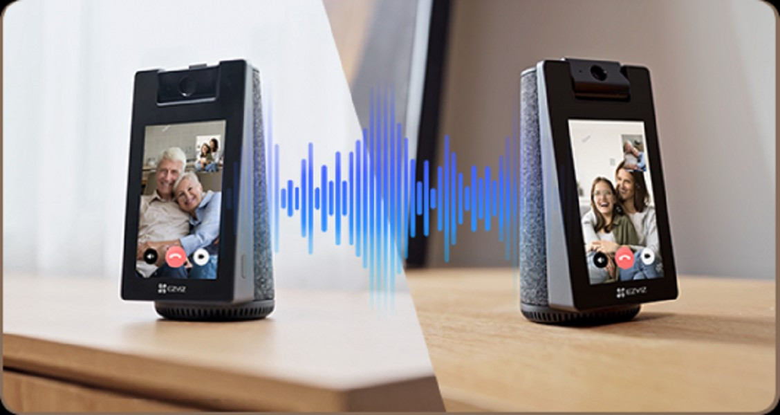 Trong khi đó, EZVIZ S10 đóng vai trò như màn hình hiện diện cảm xúc, giúp gọi video nhanh và kết nối trực tiếp với người ở nhà.