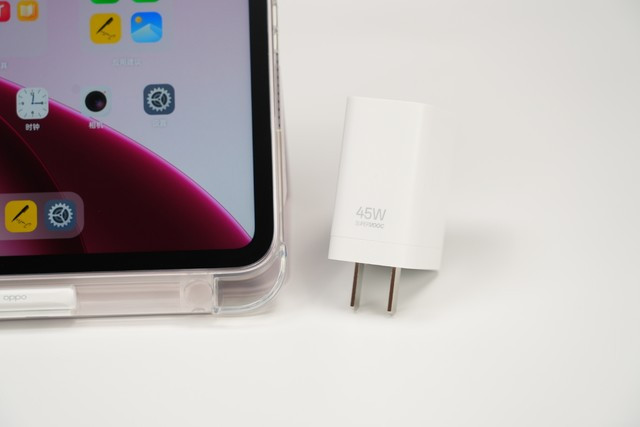 Camera trước và sau cùng độ phân giải 8MP đủ dùng cho học online, họp video và các nhu cầu cơ bản.