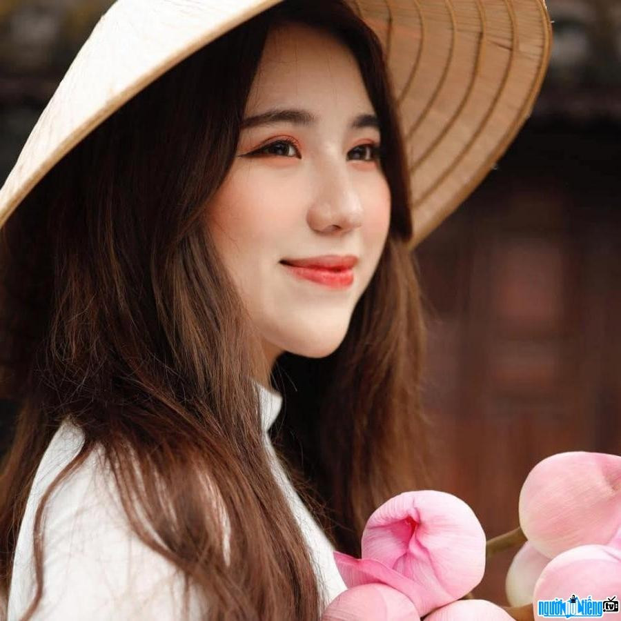 Ngoài làm streamer, Tiểu An còn là giảng viên dạy trang điểm và người chơi game lâu năm. (Ảnh: nguoinoitieng.tv)