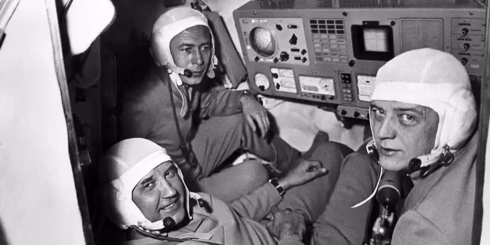 Thực tế, ba phi hành gia tàu Soyuz 11 đã tử vong do cabin giảm áp, cho thấy nguy cơ chết người là có thật.