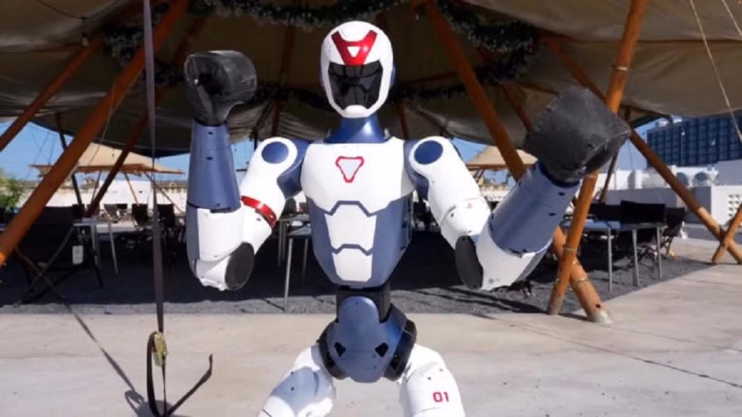 Mức giá rẻ bất ngờ của R1 khiến các đối thủ như Tesla, Figure AI và Agility Robotics chịu áp lực lớn.