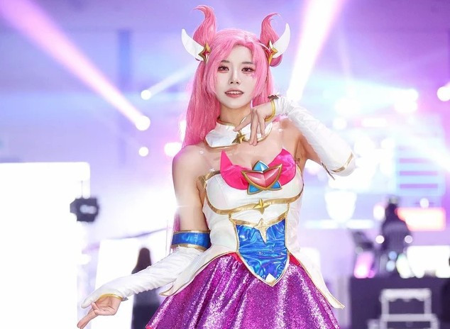 Vẻ đẹp hiện tại của cô không thua kém các hot streamer và người mẫu nổi tiếng.