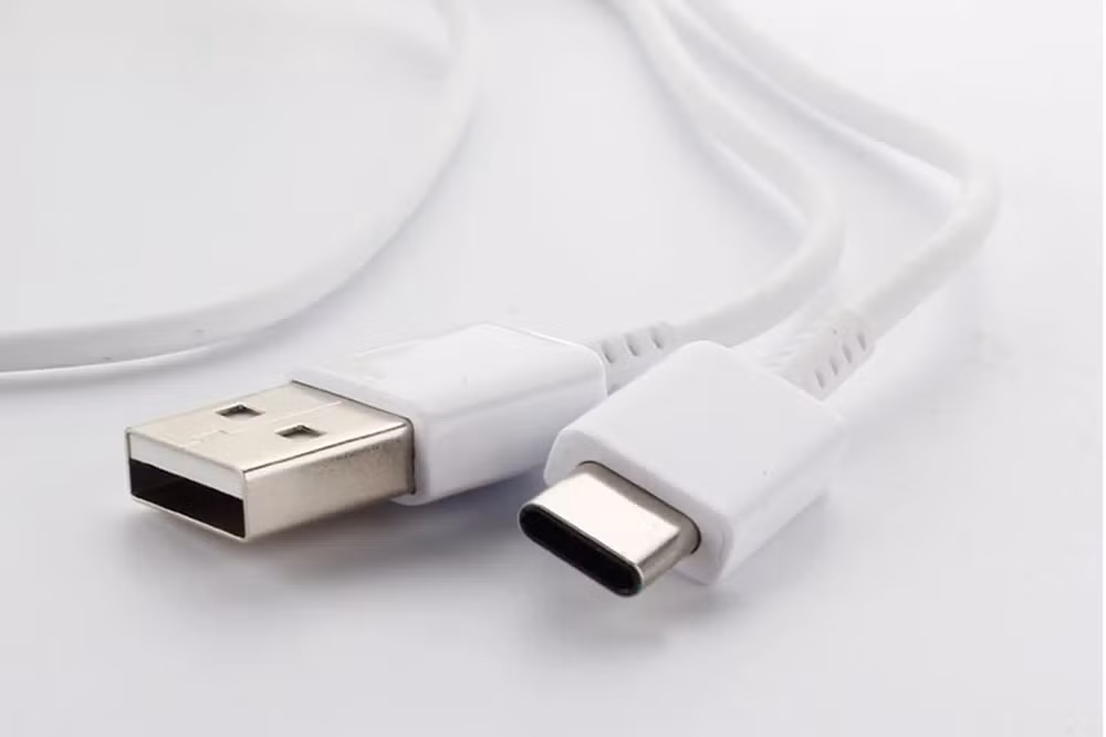 Sự ra đời của USB-C đã thay đổi hoàn toàn trải nghiệm nhờ khả năng sạc nhanh, truyền dữ liệu tốc độ cao, xuất hình ảnh và đặc biệt là thiết kế cắm đảo chiều tiện lợi.