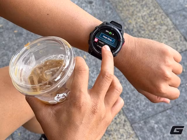 Loa của đồng hồ được cải tiến lớn hơn 50%, giúp phát tín hiệu rõ ràng khi tìm đồ hoặc nhận thông báo.(Ảnh: Genk)