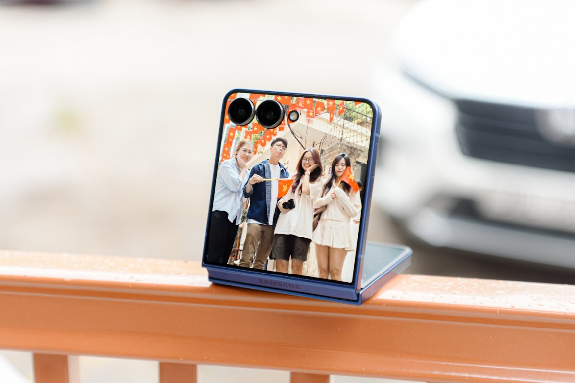 Tính năng chỉnh sửa tạo sinh cho phép loại bỏ chi tiết thừa, tạo nên những bức ảnh Tết gọn gàng và chuyên nghiệp hơn.