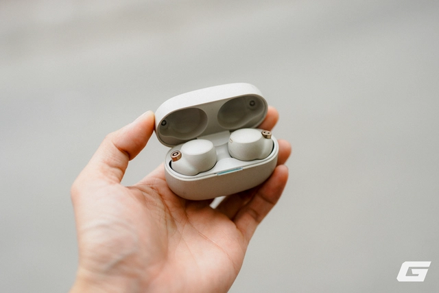 Người dùng có thể tùy chỉnh EQ để cải thiện chất âm, đồng thời tận dụng các tính năng như kết nối đa thiết bị hay codec LDAC. (Genk)