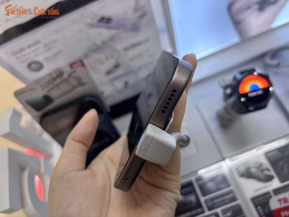 Với sự cân bằng giữa hiệu năng, camera, màn hình và pin trong một mức giá dưới 20 triệu đồng, Xiaomi 15T Pro trở thành lựa chọn đáng chú ý trong phân khúc, đặc biệt phù hợp với người dùng cần một chiếc smartphone mạnh mẽ, đa năng phục vụ cả công việc lẫn giải trí.