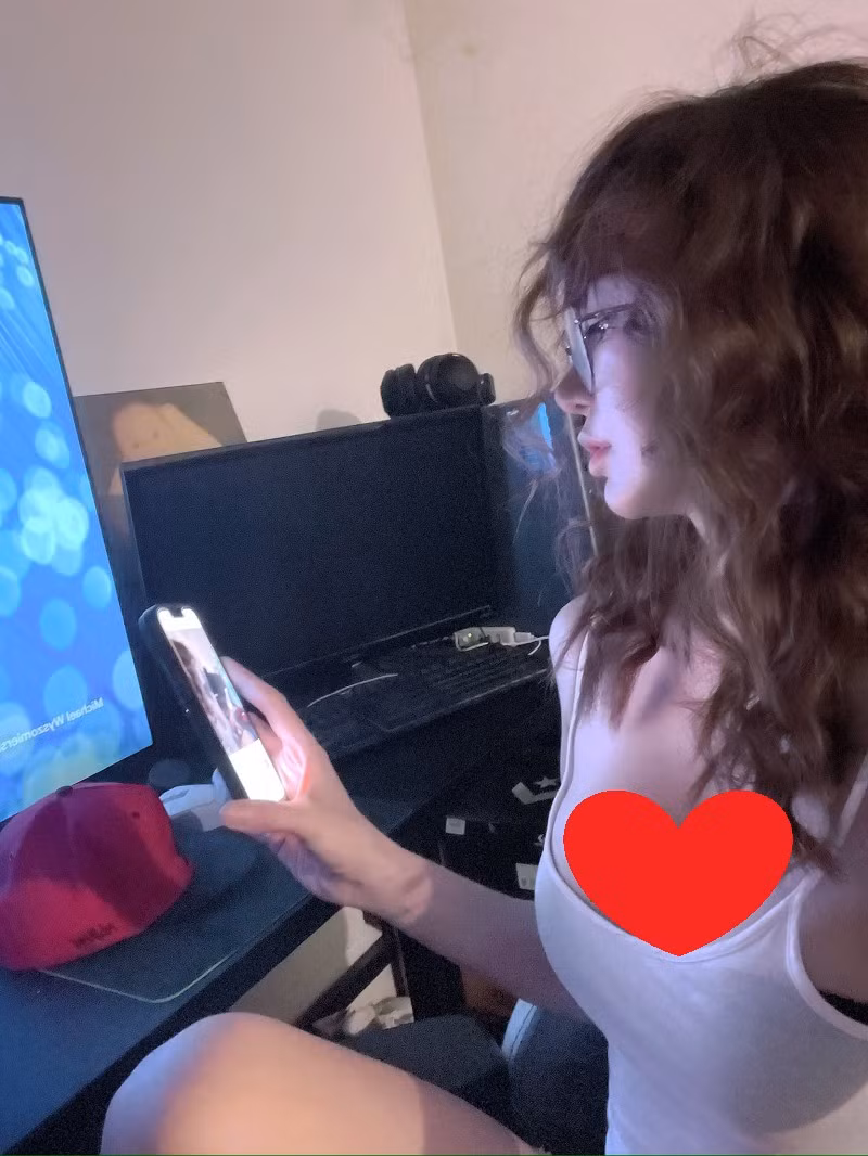 Candy Grace bất ngờ đăng video khoe toàn bộ không gian gaming room của mình.