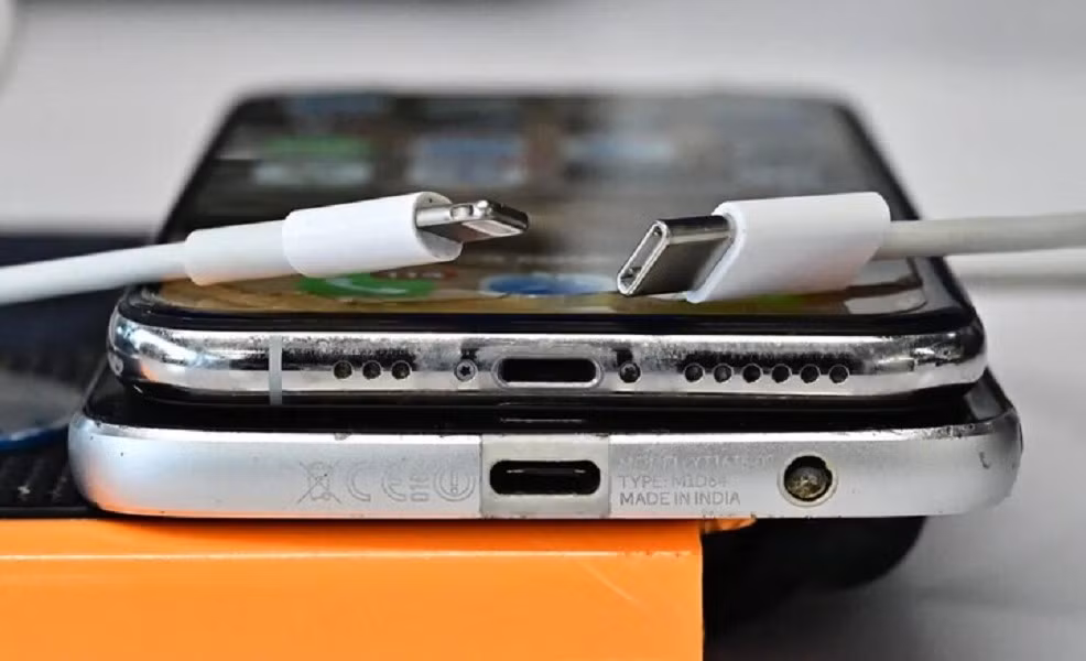 Sau khi Apple chuyển sang cổng USB-C, nhiều người dùng iPhone để lại hàng loạt dây sạc Lightning không còn sử dụng.