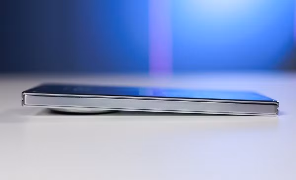 Pin 5600mAh kết hợp sạc 80W có dây và 50W không dây giúp sạc đầy nhanh chóng.(Ảnh: viettelstore)