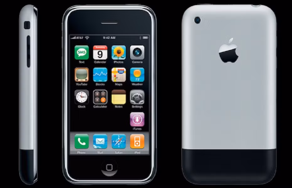 Thiết kế tối giản với màn hình cảm ứng lớn và nút Home duy nhất tạo nên cuộc cách mạng.