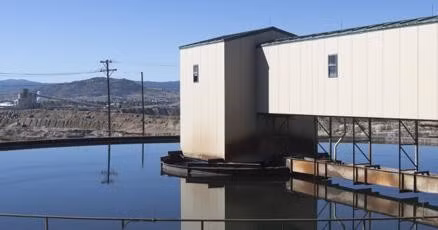 Công nghệ chiết xuất từ nước thải được phát triển bởi nhóm nghiên cứu tại Đại học West Virginia.(Ảnh: Montana Standard)