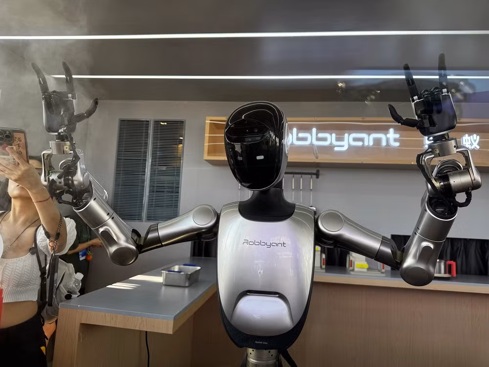 Chính phủ Trung Quốc xem đây là lĩnh vực chiến lược, với tham vọng đưa quốc gia này dẫn đầu “kỷ nguyên người máy toàn cầu”.