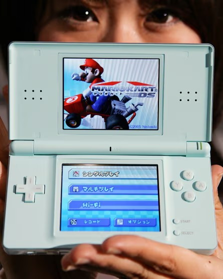 Nintendo DS tạo tiền đề cho sự ra đời của các hệ máy kế nhiệm như 3DS và Nintendo Switch.(Ảnh: Thanh niên Việt)