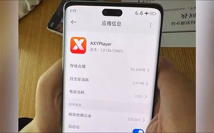 Gia đình phát hiện một ứng dụng ẩn tên “AXY player” có thể là phần mềm điều khiển từ xa, bí mật chụp ảnh màn hình và ghi âm ban đêm.