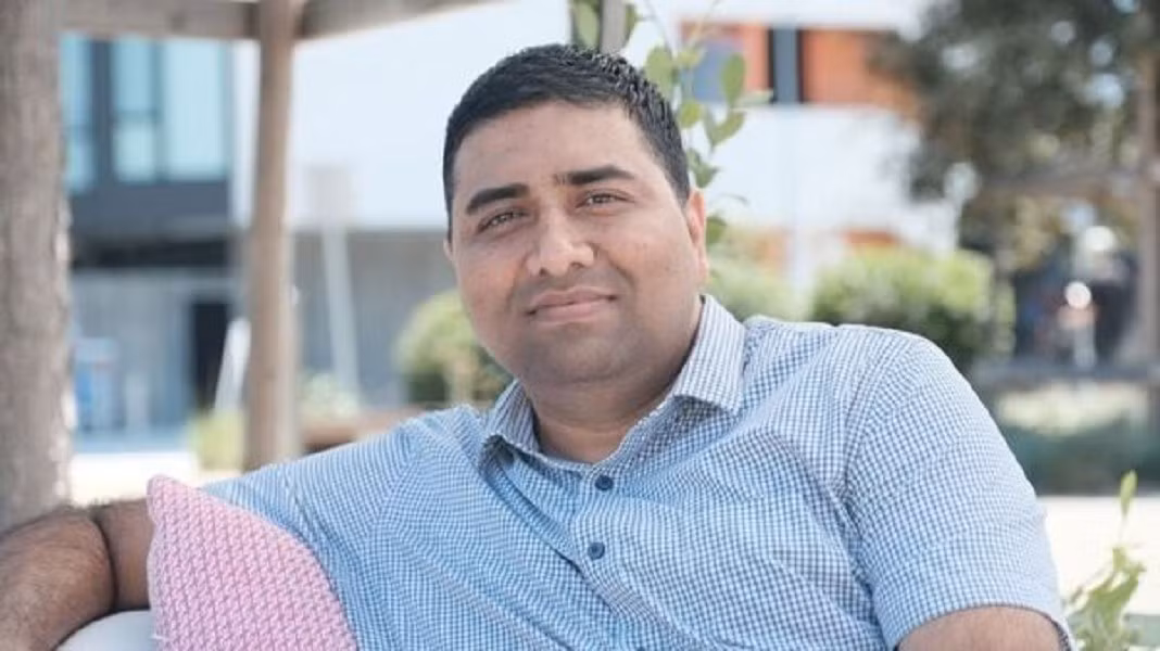 Người kế nhiệm là Amar Subramanya, cựu chuyên gia AI tại Microsoft và Google.