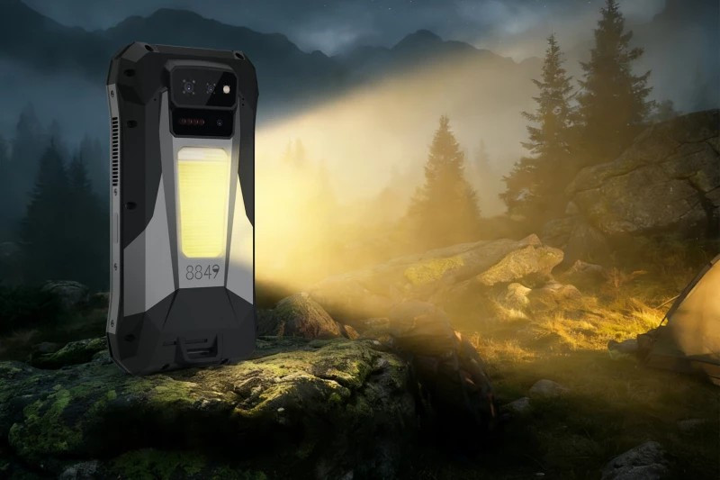 Về cấu hình, Tank X dùng chip Dimensity 8200, RAM 16GB, bộ nhớ trong 512GB và màn hình 6,78 inch 120Hz.