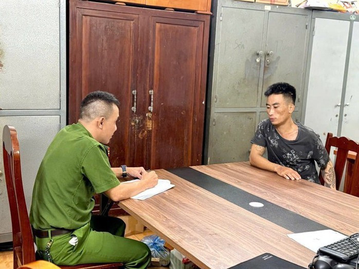 Nghi phạm Mai Đức Giang tại cơ quan công an - Ảnh: Công an cung cấp