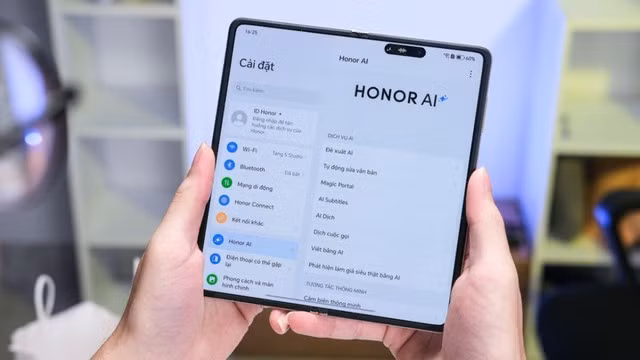 Đáng chú ý nhất là HONOR Magic V5 với thiết kế gập mỏng 8.8mm, bản lề thép cao cấp và độ bền được kiểm nghiệm tới 500.000 lần gập mở.