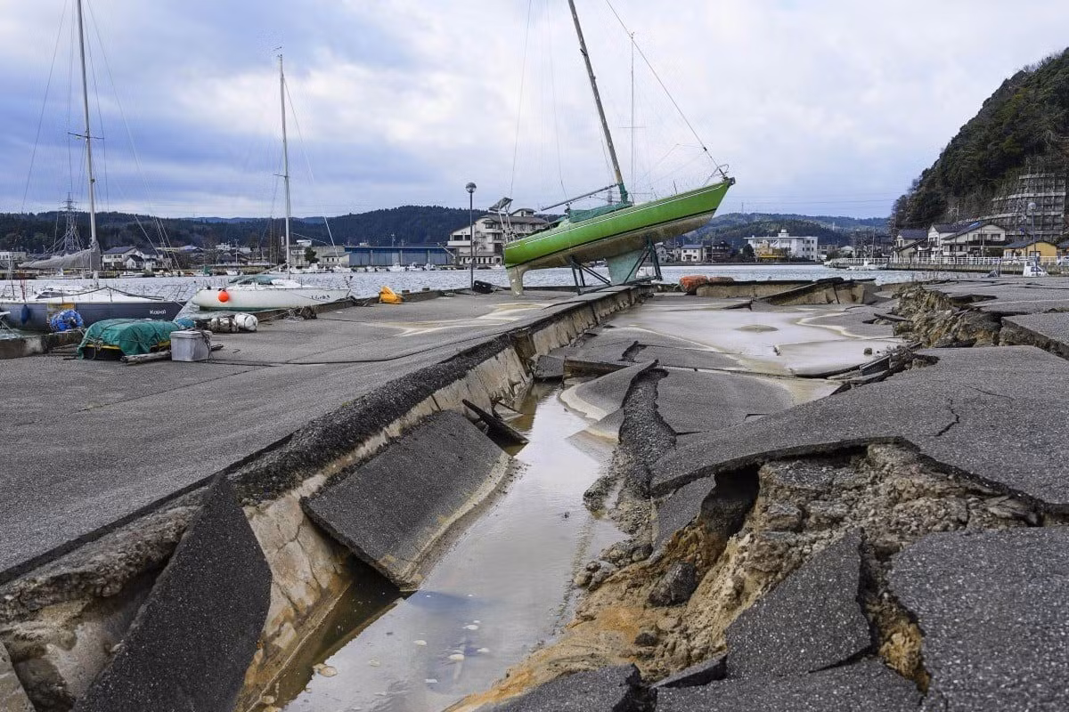 Nhật Bản nằm giữa bốn mảng kiến tạo và hứng chịu hơn 1.500 trận động đất mỗi năm. (Ảnh: Báo Người Lao Động)