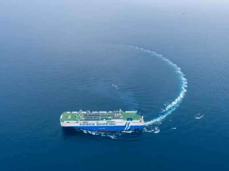 Các tấm pin năng lượng mặt trời Sea-Shield hiệu suất cao vẫn hoạt động ổn định trong điều kiện khắc nghiệt như hơi muối và rung động đại dương.