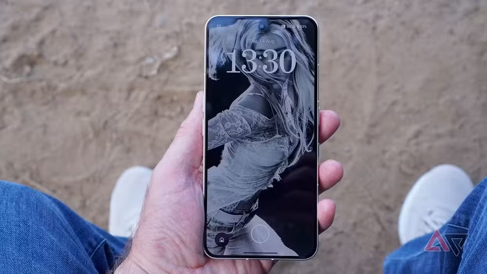 Chuyên gia Ben Khalesi của Android Police cho rằng thị trường smartphone đã bão hòa và khái niệm “điện thoại chậm” gần như không còn tồn tại.