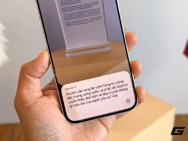 Các tính năng như viết lại, tóm tắt văn bản hay gợi ý thông minh xuất hiện tự nhiên trong mọi ứng dụng quen thuộc.(Ảnh: Genk)