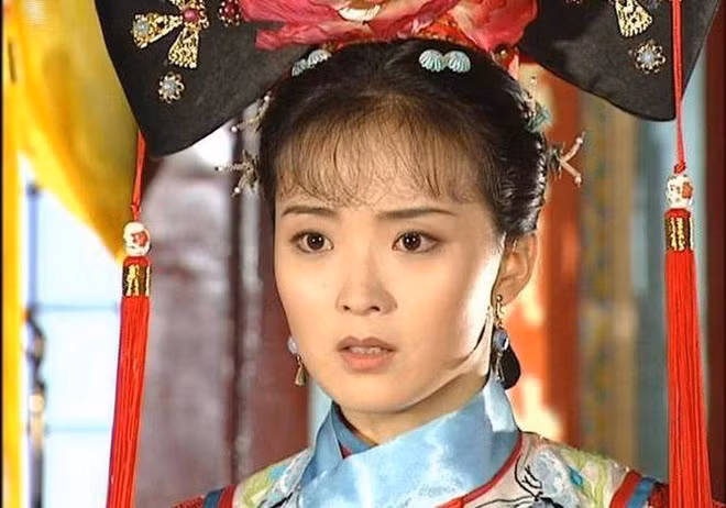 Gương mặt hiền hậu, ánh mắt nền nã nhưng thiếu thần thái khiến khán giả cảm thấy hình ảnh AI "không liên quan" đến Tình Nhi trên phim.