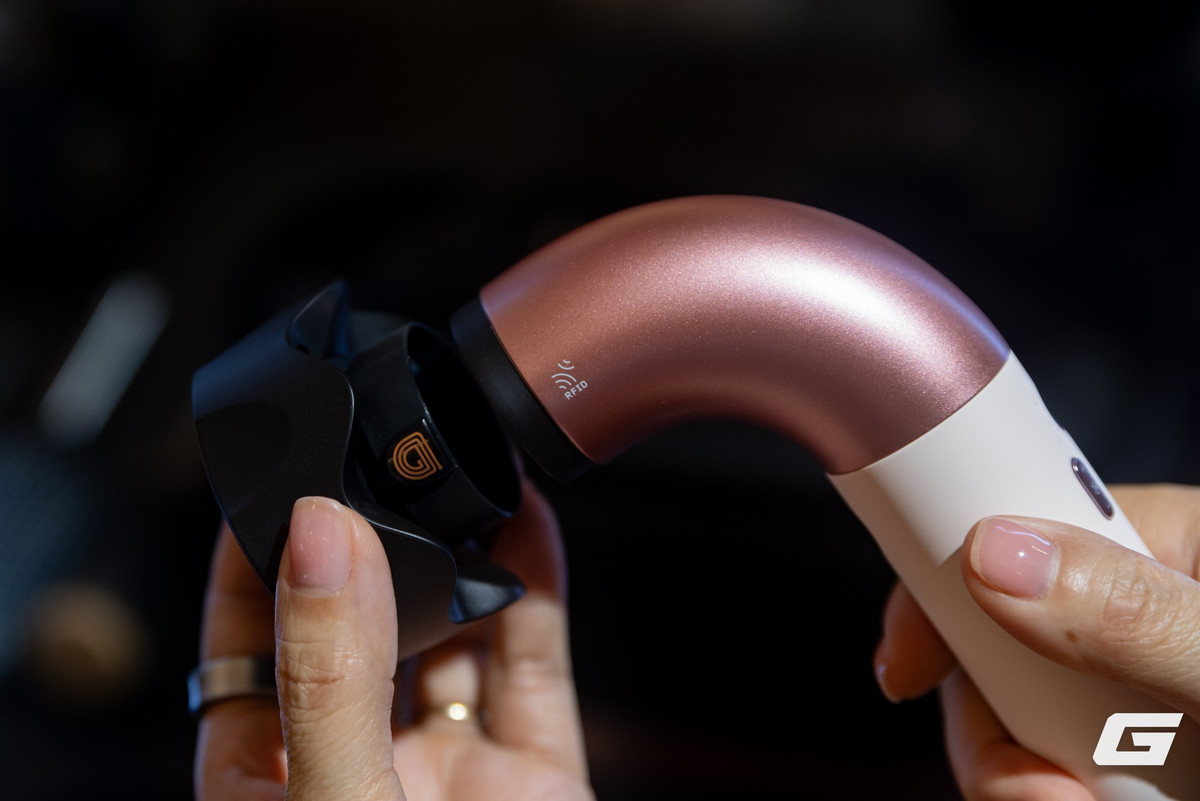 4 mức nhiệt, 3 cấp độ gió cùng chế độ bắn lạnh cho phép người dùng tạo kiểu linh hoạt.(Ảnh: Genk)