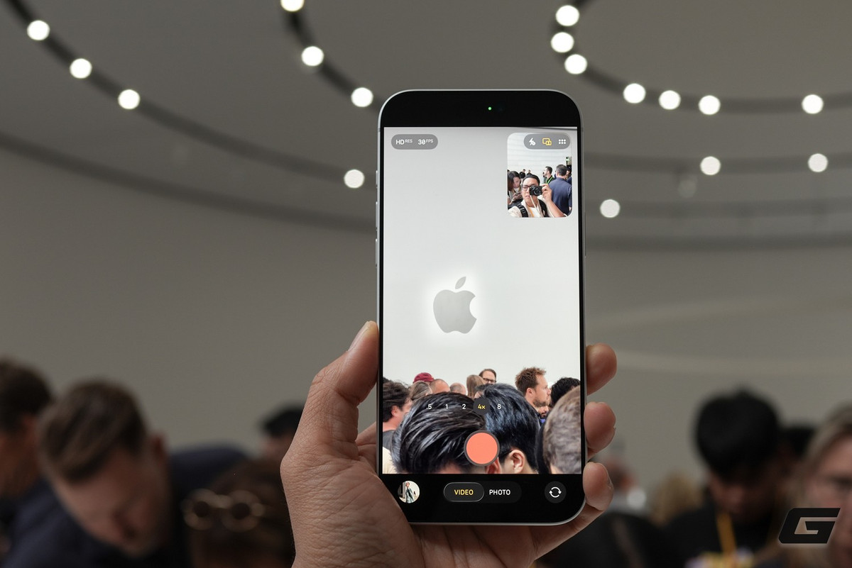 Để tiếp tục dẫn đầu, Apple nâng cấp mạnh mẽ camera trước trên dòng iPhone 17. (Ảnh: Genk)