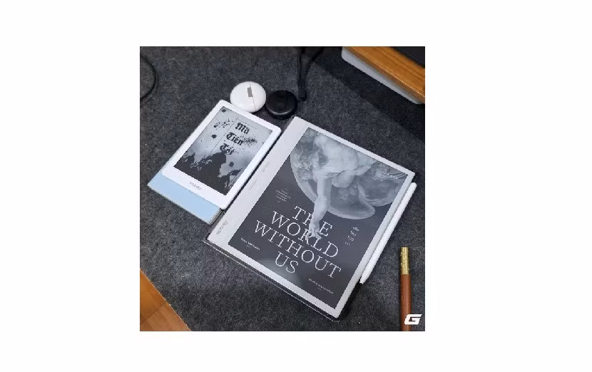 Tuy nhiên, việc đọc liên tục suốt đêm vẫn gây đau, khô và mỏi mắt như đọc sách giấy. (Ảnh: Genk)