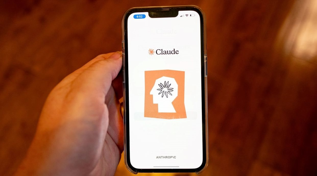 Claude không chỉ là chatbot giao tiếp mà còn trở thành trợ lý AI trong lập trình với Claude Code.