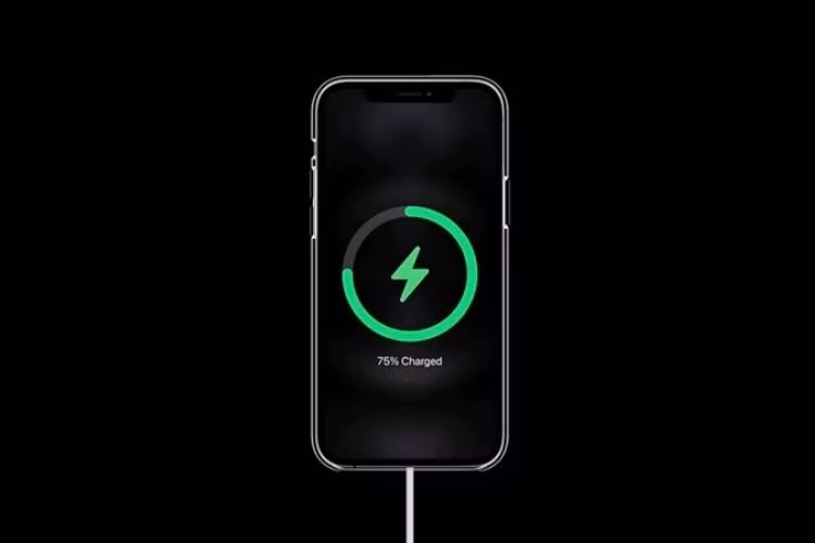 Điện thoại hiện đại như iPhone và Samsung đều có cơ chế ngắt sạc khi đầy để bảo vệ pin.