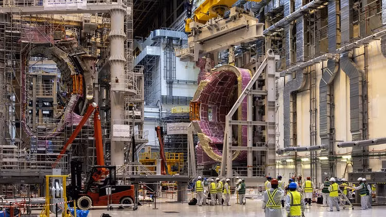 Bốn trong số sáu mô-đun nam châm đã được lắp đặt tại miền Nam nước Pháp.